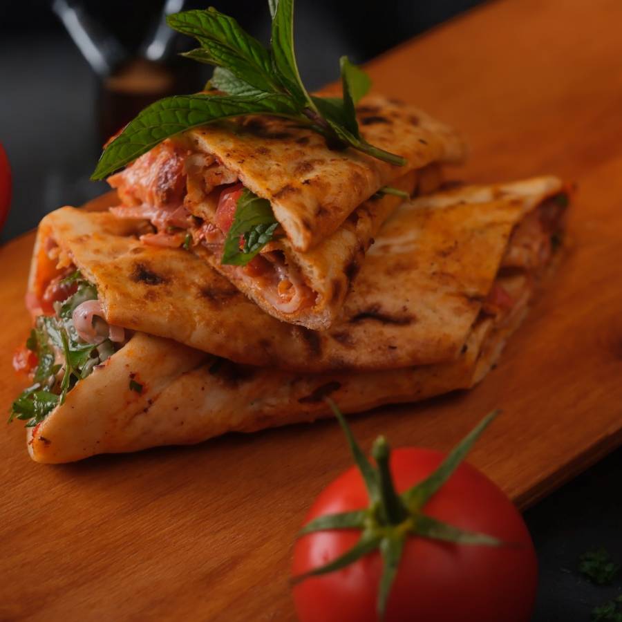 Adana Tırnaklı Pidesinde Adana Döneri