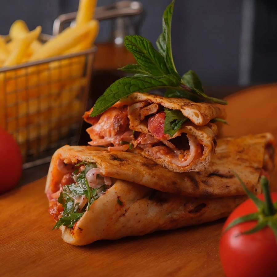 Adana Tırnaklı Pidesinde Adana Döneri